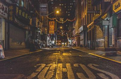 Solar Sensor Street Lamps Make People Returning Home Late at Night Feel Less Lonely Solar Sensor Street Lamps Make People Returning Home Late at Night Feel Less Lonely